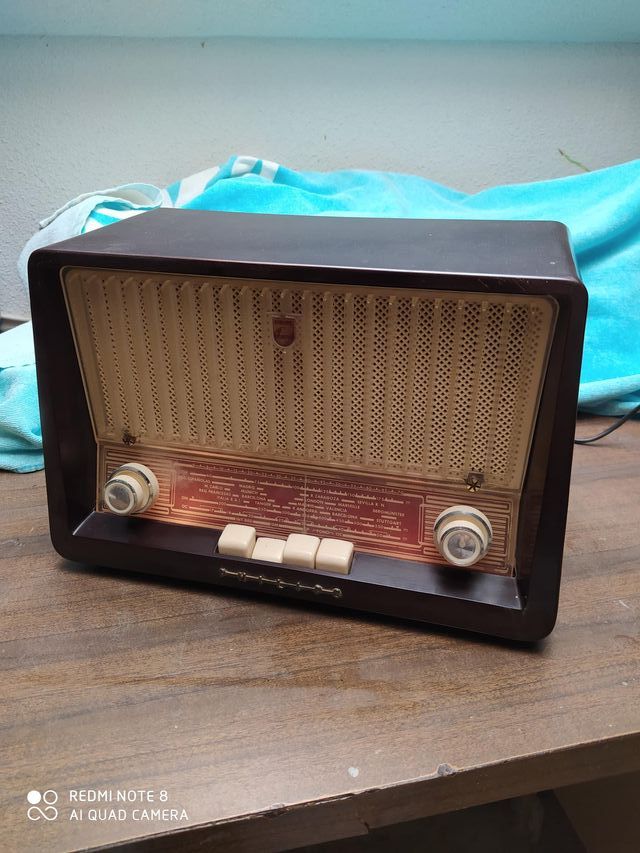 vendo  radio antigua marca philips