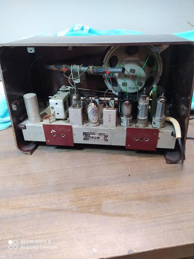 vendo  radio antigua marca philips