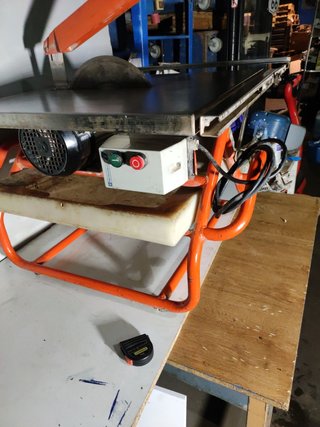 Mesa corte cerámica Rubi