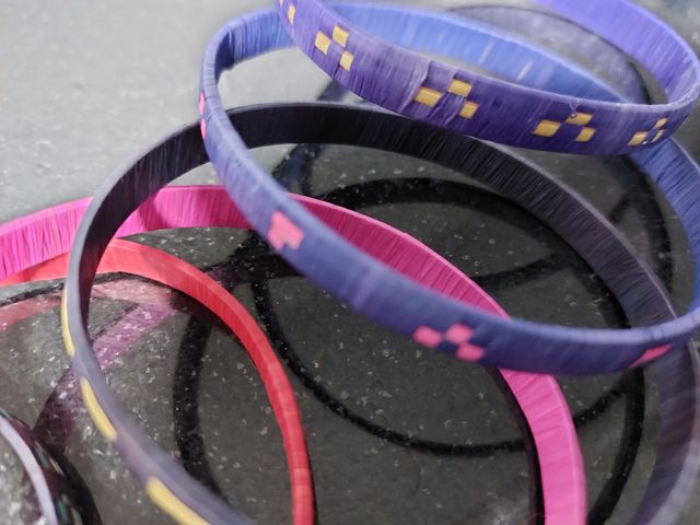 Pulseras de Aros colores hechas en Cuba.