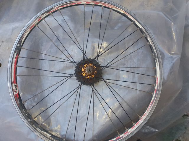 se vende llanta para bicicleta 24"