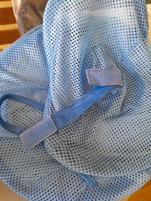 Griglia sospesa per riporre oggetti