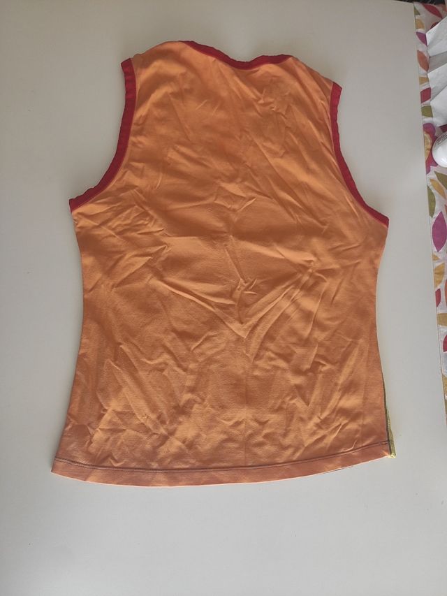 Camiseta sin mangas.