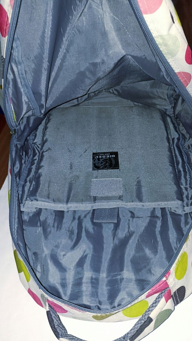 Mochila escolar y estuche marca DIESEL