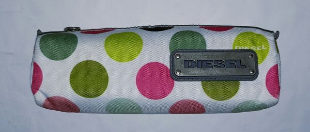 Mochila escolar y estuche marca DIESEL