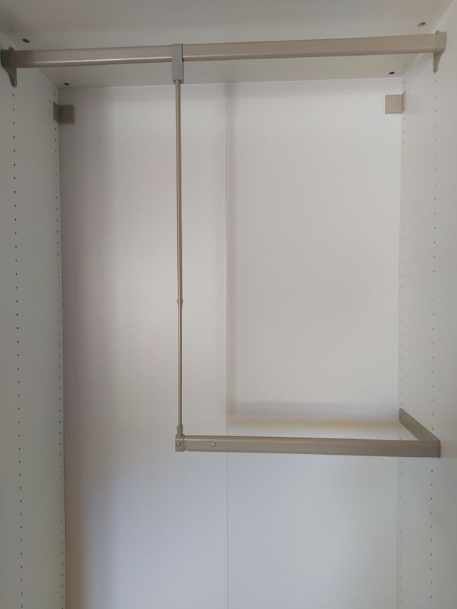 Doble barra extensible armario PAX ikea de segunda mano por 4 EUR en
