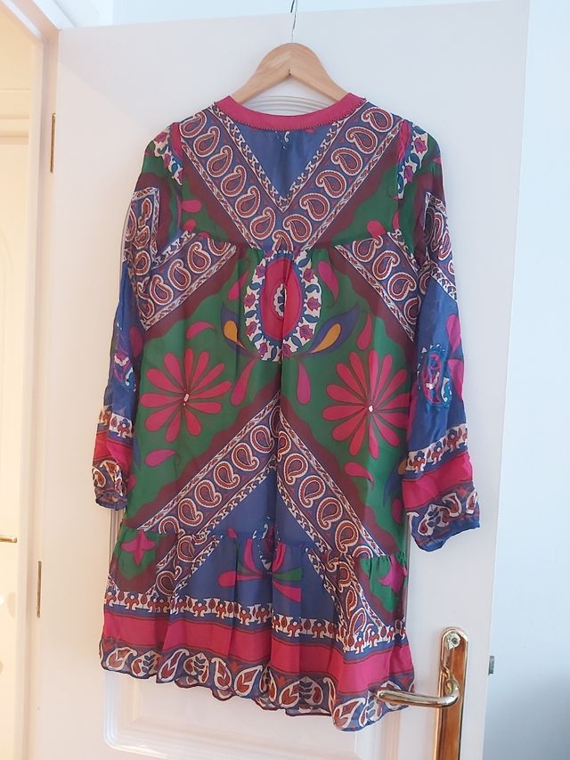 precioso vestido ,pone talla S pero vale para M