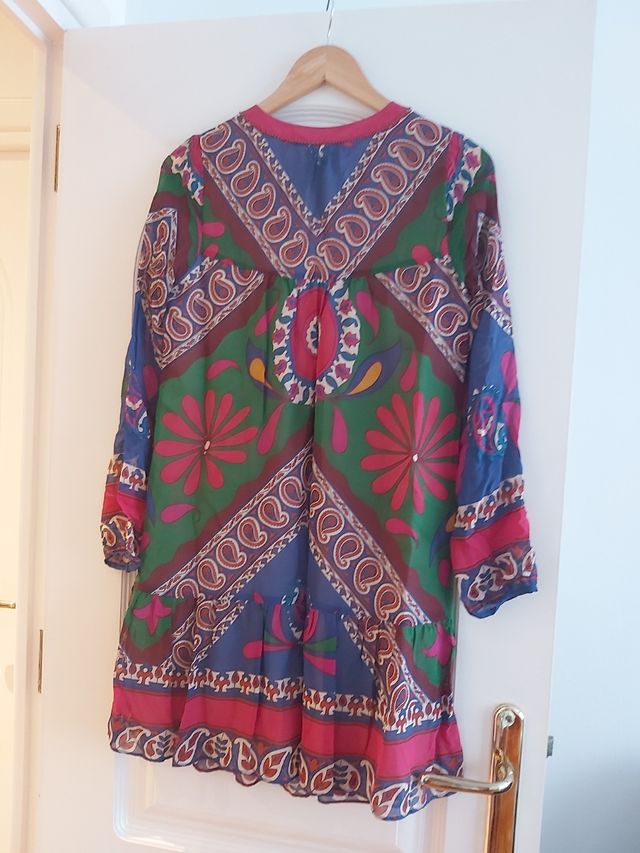 precioso vestido ,pone talla S pero vale para M