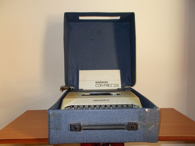Maquina de escribir ANTARES COMPACT 23