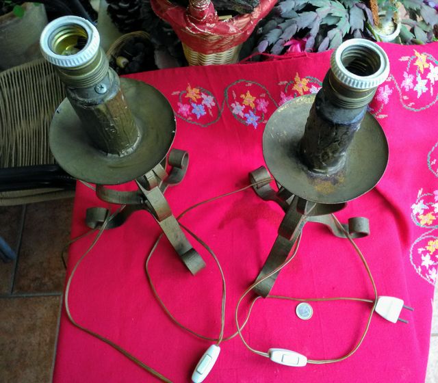 Pareja de lámparas antiguas de hierro forjado