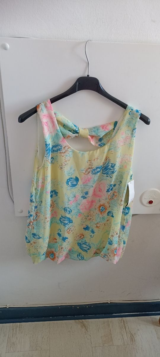 Blusa de tirantes de flores