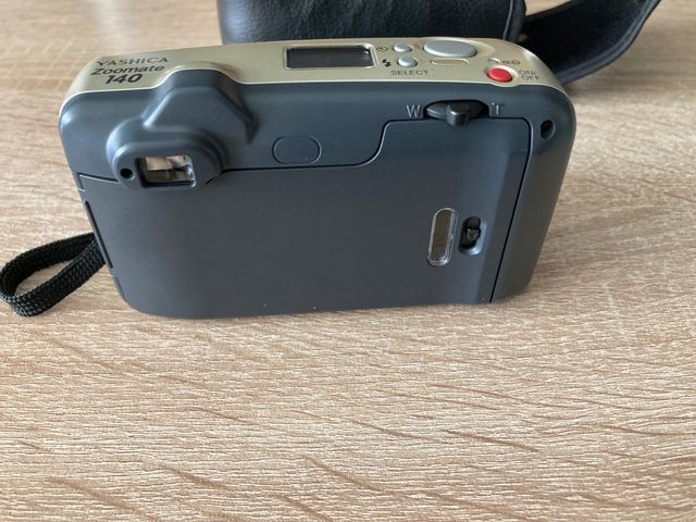 YASHICA ZOOMATE 140
