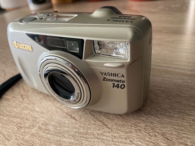 YASHICA ZOOMATE 140