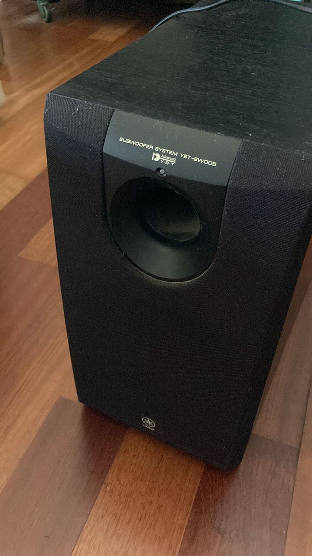 Yamaha YSTSW005 Powered Subwoofer (Black) de segunda mano por 25 EUR en Barcelona en WALLAPOP