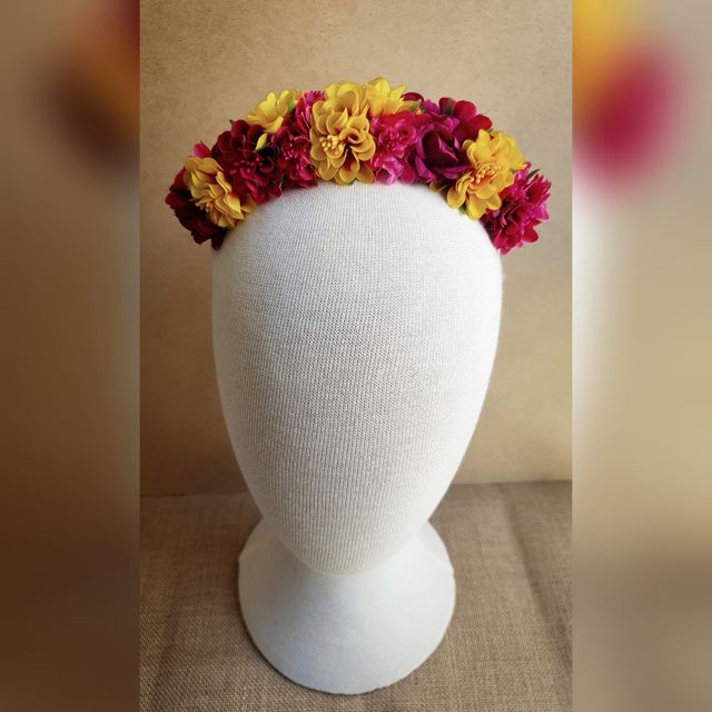 Corona flores amarillas, fucsia y buganvilla