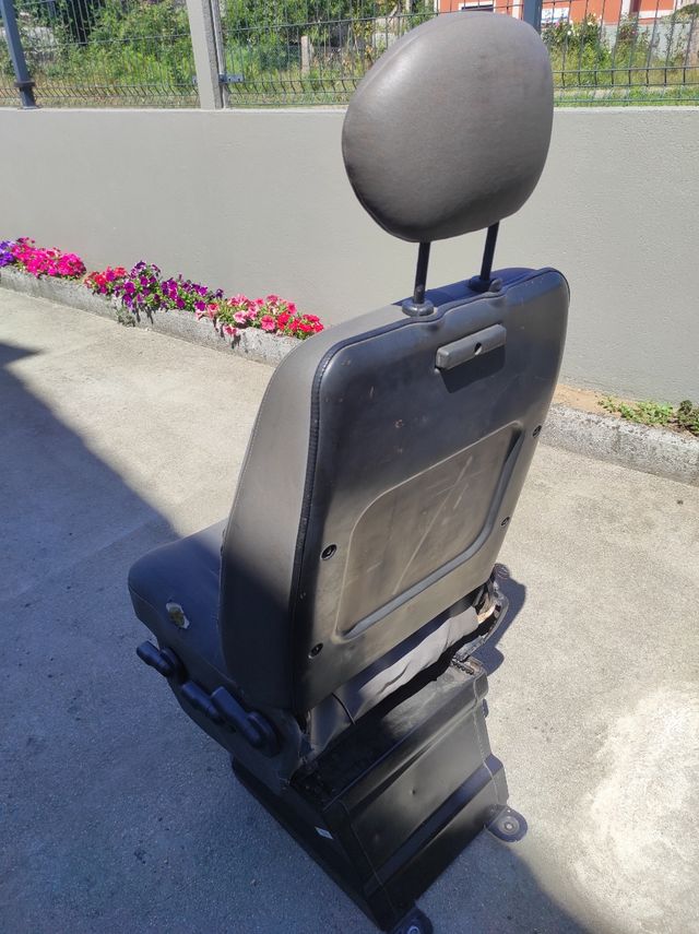 Asiento conductor Renault Máster Camper de segunda mano por 60 EUR en Sarria en WALLAPOP Asiento conductor Renault Máster Camper de segunda mano por 60 EUR en Sarria en WALLAPOP