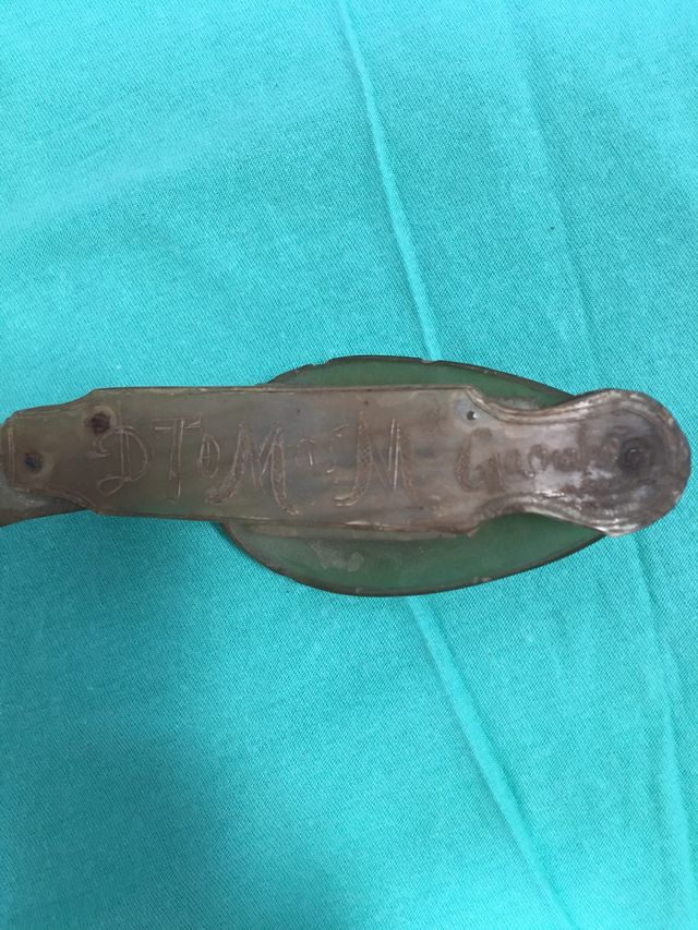 Antiguo cubierto plegable de asta