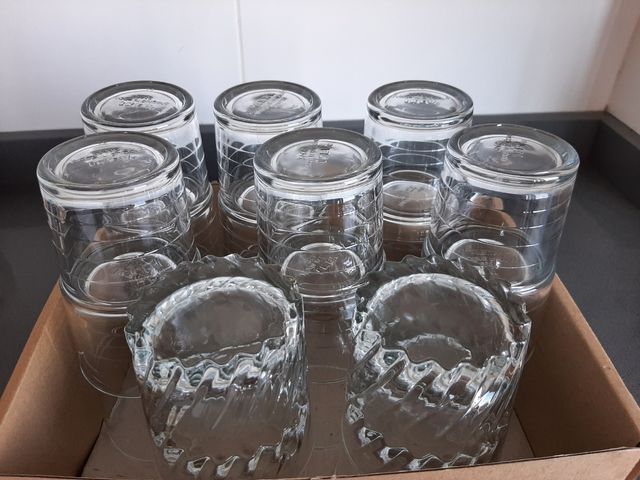 18 piatti+16 bicchieri+ciotola