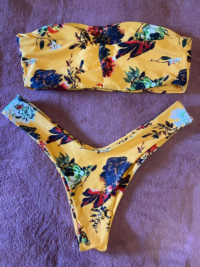 Bikini Bandeau de Zaful color amarillo de flores