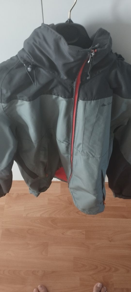 cazadora quechua, cortavientos senderismo