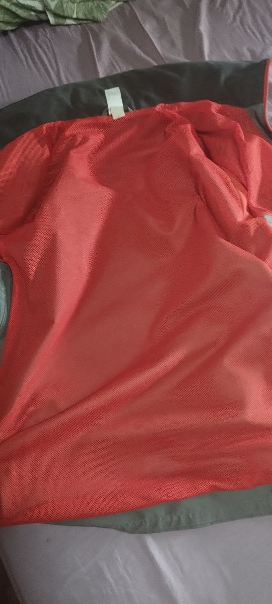 cazadora quechua, cortavientos senderismo