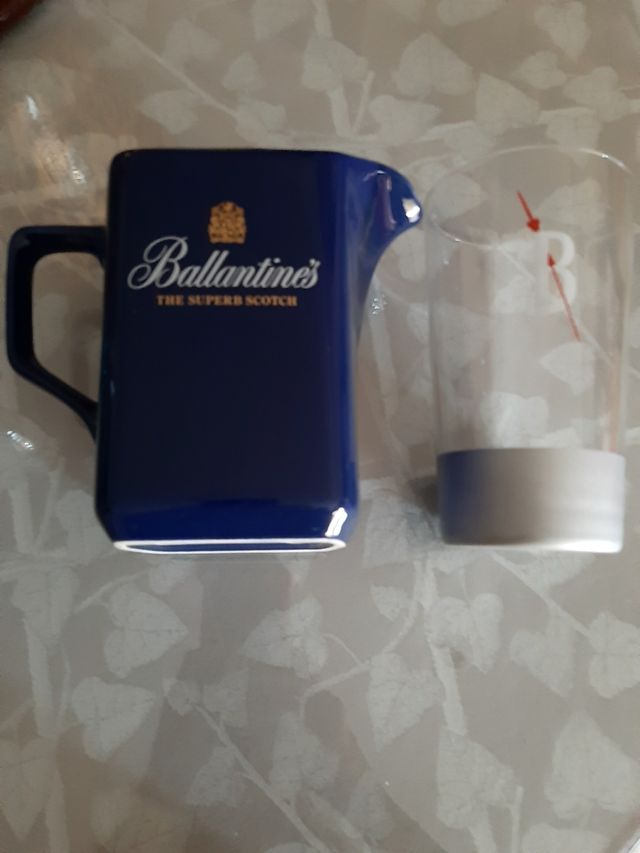 Jarra y vaso Ballantines