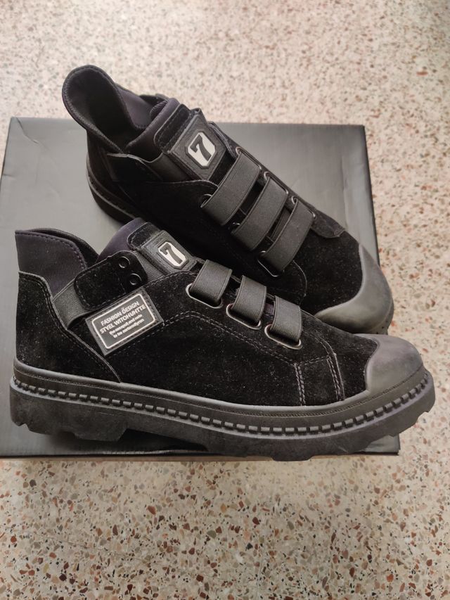 Scarpe nere taglia 45