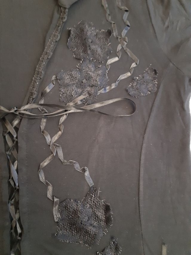 maglietta nera con laccetti sul davanti taglia xl