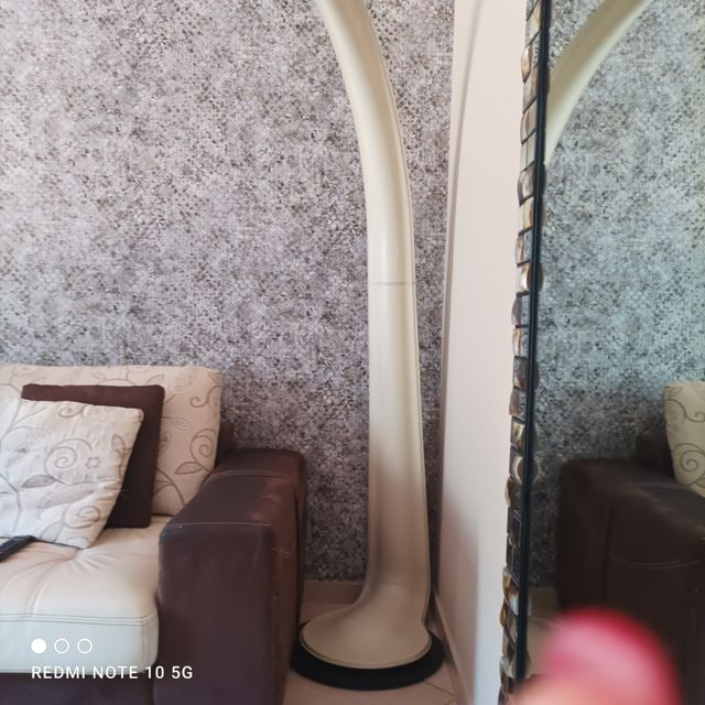 lampada in pelle non funzionante da arredo.