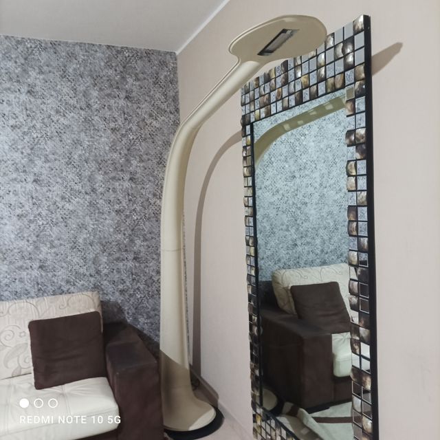 lampada in pelle non funzionante da arredo.