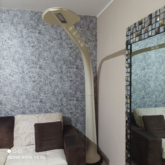 lampada in pelle non funzionante da arredo.