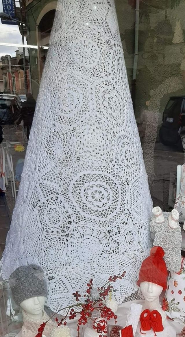 Albero di Natale uncinetto bianco