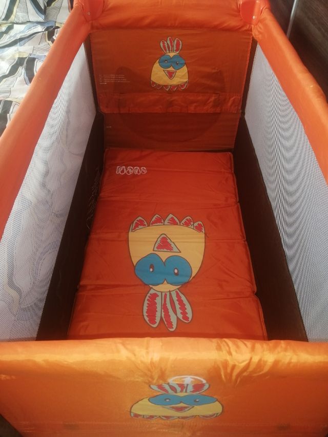 Cuna, colchón y somier de viaje bebé