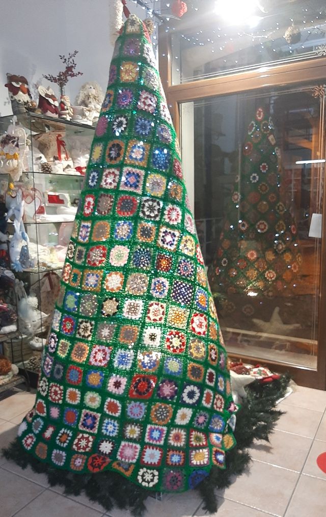 Albero di natale uncinetto bianco