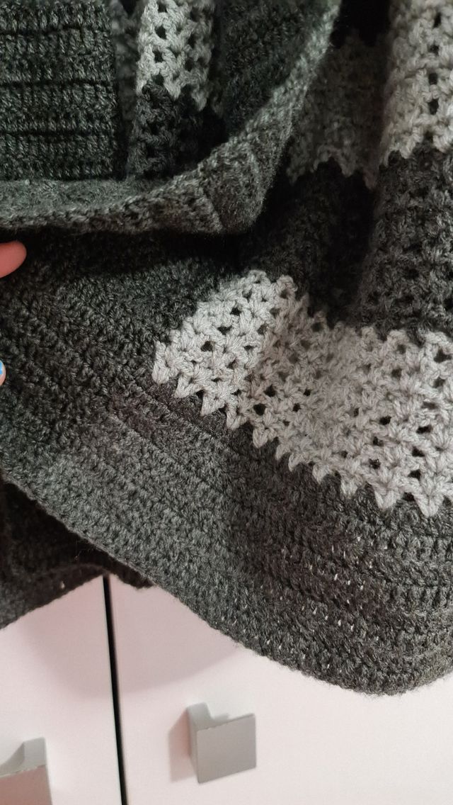 Abrigo crochet handmade gris