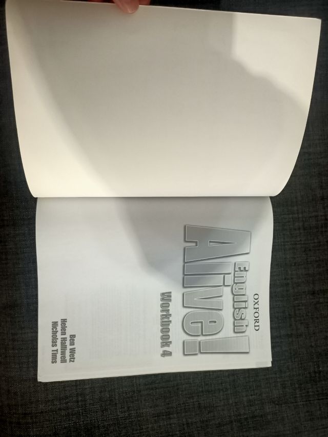 Libro: English Alive. Worbook 4 de Oxford.
