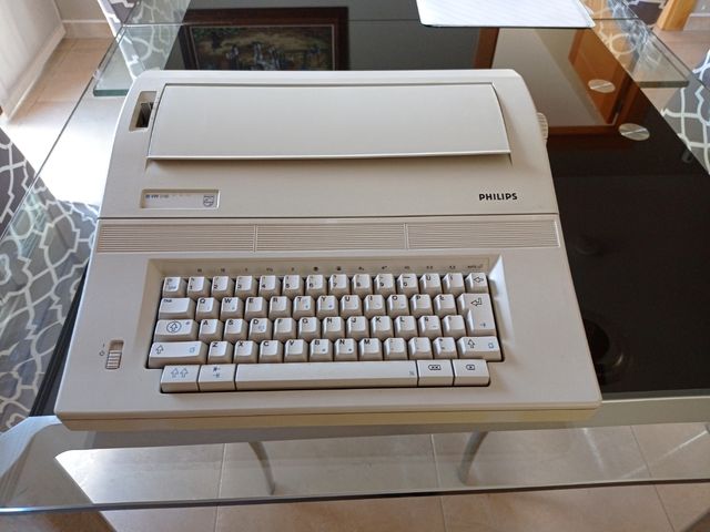 MAQUINA DE ESCRIBIR ELECTRÓNICA