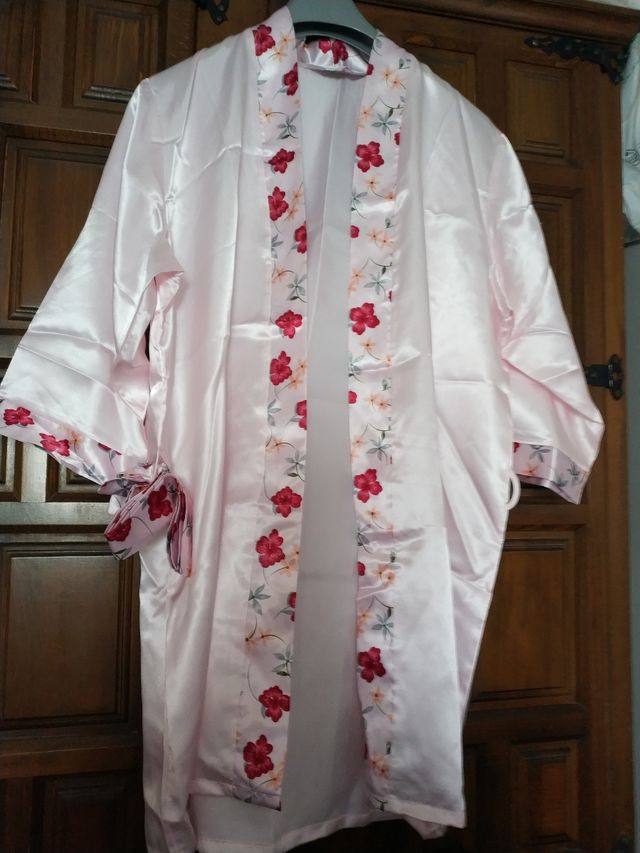 Juego de camisón y bata de raso