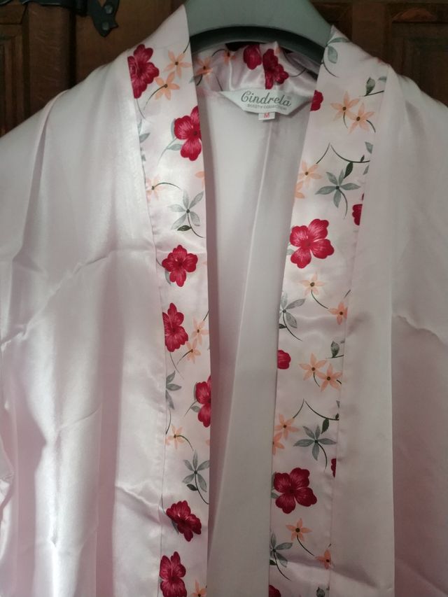 Juego de camisón y bata de raso