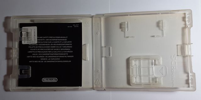 Caja de DRAGON BALL Z - Attack of the Saiyans NDS