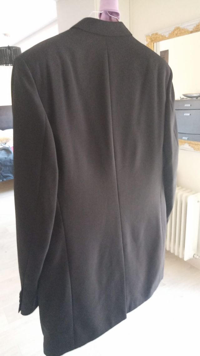 Abito da sposo, giacca semi-vita e gilet.