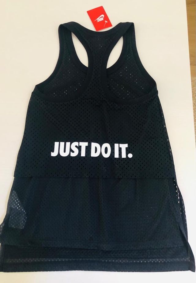 Camiseta Nike con etiqueta