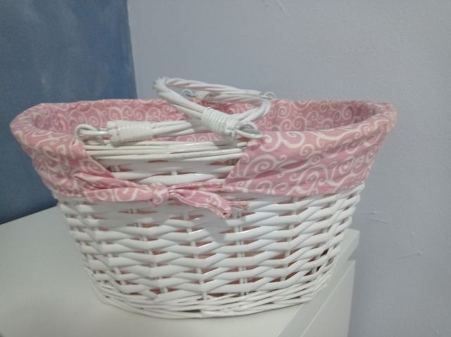 Cesta de mimbre con dos asas