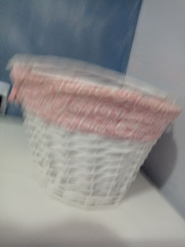 Cesta de mimbre con dos asas