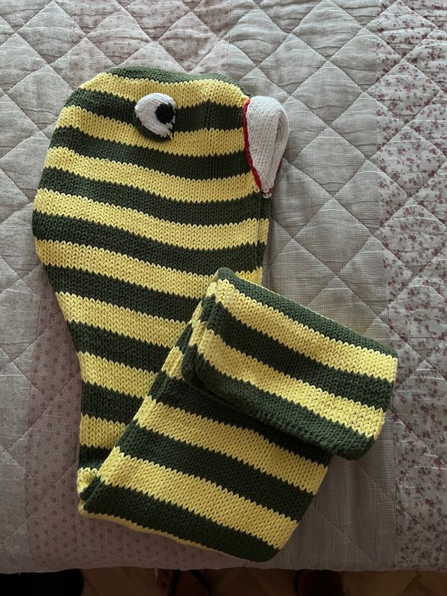 Gorro-bufanda en forma de mariquita y dragón