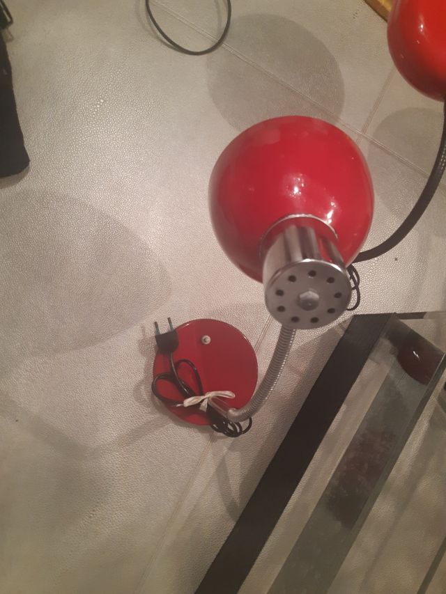 lampada in metallo rosso