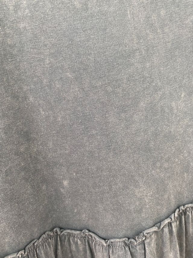 Vestido midi con vuelo, amplio y sin mangas Zara