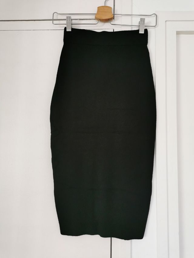 Falda LÁPIZ de punto negro ajustada