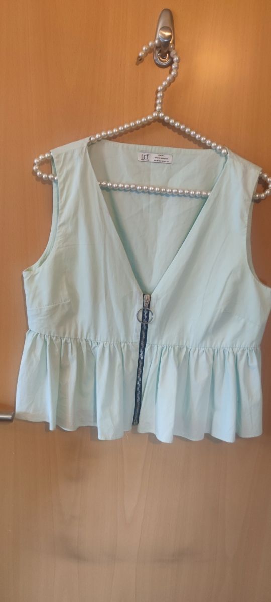 camisa sin mangas con volante