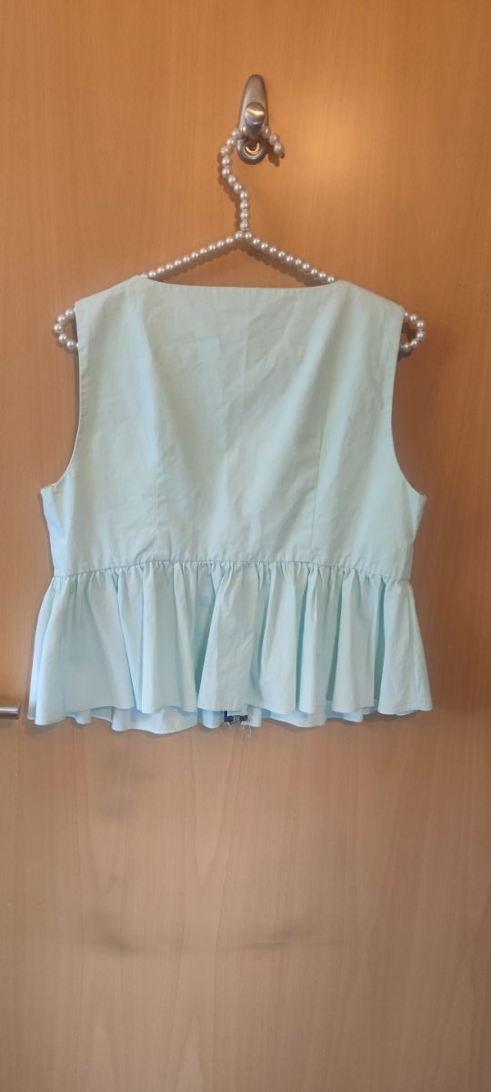 camisa sin mangas con volante